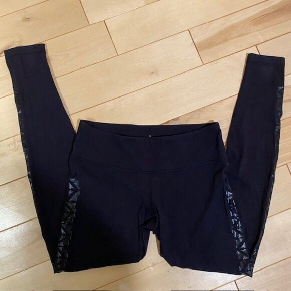 Lululemon leggings size 10, full length black with graphic pattern - Picture 2 of 6